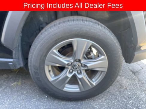 Used 2024 Toyota RAV4 XLE AWD/4WD image 4