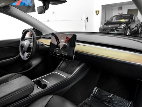 Used 2022 Tesla Model Y Performance AWD/4WD image 15