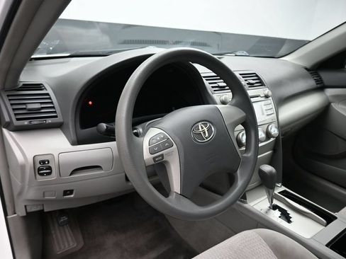 Used 2011 Toyota Camry LE FWD image 13