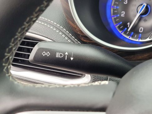 Used 2024 Chrysler Pacifica Limited image 24