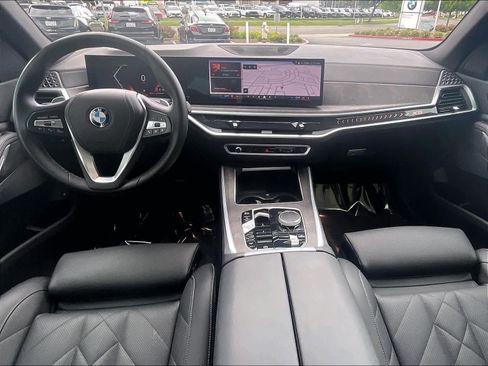 Used 2024 BMW X5 xDrive50e w/ Parking Assistance Package AWD/4WD image 17