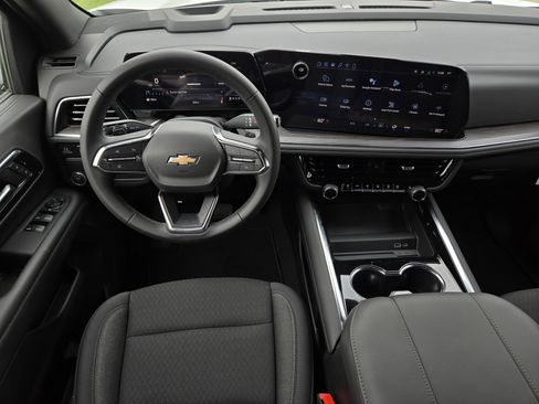 New 2026 Chevrolet Suburban LS RWD image 20