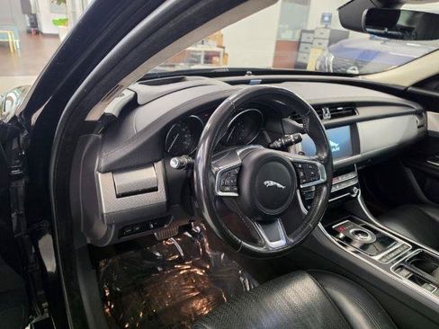 Used 2020 Jaguar XF Prestige AWD/4WD image 8