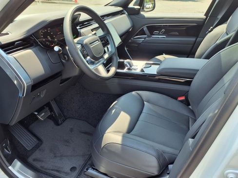 New 2025 Land Rover Range Rover SE image 17