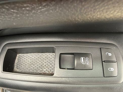 Used 2017 Jeep Grand Cherokee Laredo image 32