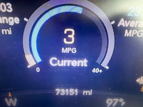 Used 2023 Chrysler Pacifica Limited FWD image 8