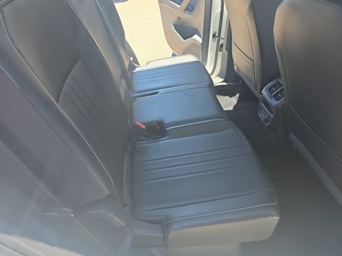 Used 2022 Volkswagen Tiguan SE w/ Panoramic Sunroof Package FWD image 18