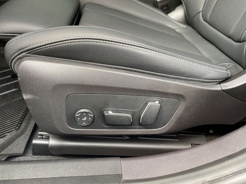 Used 2025 BMW 330i Sedan w/ M Sport Package RWD image 17