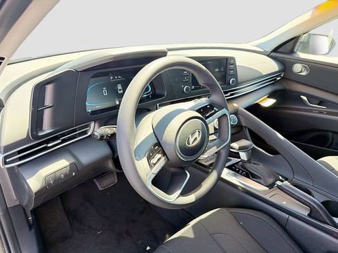 New 2026 Hyundai Elantra SE FWD image 9