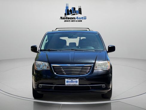 Used 2013 Chrysler Town & Country Touring FWD image 12