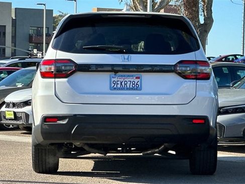 Certified 2023 Honda Pilot LX image 6