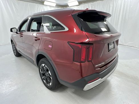 Used 2025 Kia Sorento S AWD/4WD image 4