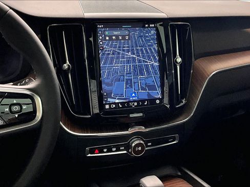 Used 2024 Volvo XC60 B5 Plus w/ Protection Package Premier image 6