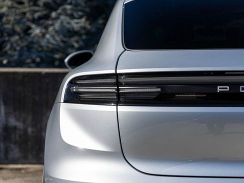Certified 2025 Porsche Macan Electric RWD image 20