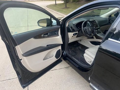 Used 2016 Lincoln MKX Reserve w/ Driver Assistance Package image 12