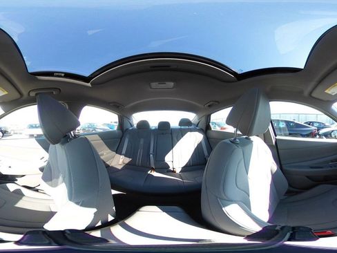 Used 2025 Hyundai Elantra SEL FWD image 43