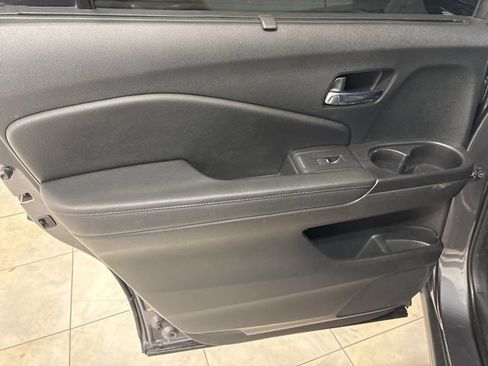 Used 2021 Honda Pilot Touring image 12