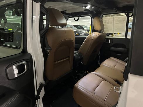 Used 2020 Jeep Gladiator Overland AWD/4WD image 23