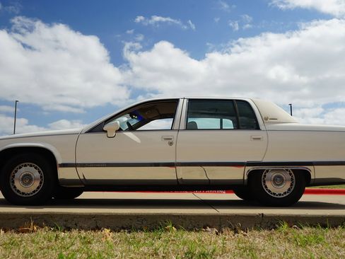 Used 1993 Cadillac Fleetwood Sedan image 7