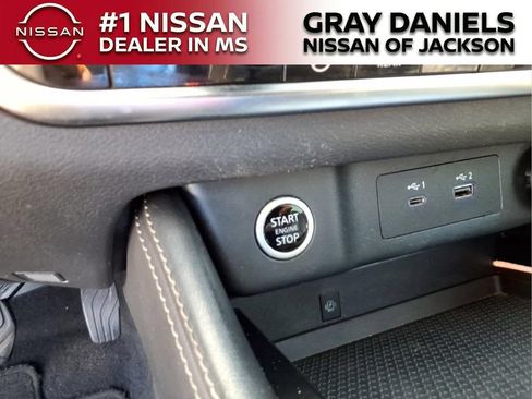 Used 2023 Nissan Rogue Platinum w/ Platinum Premium Package FWD image 16