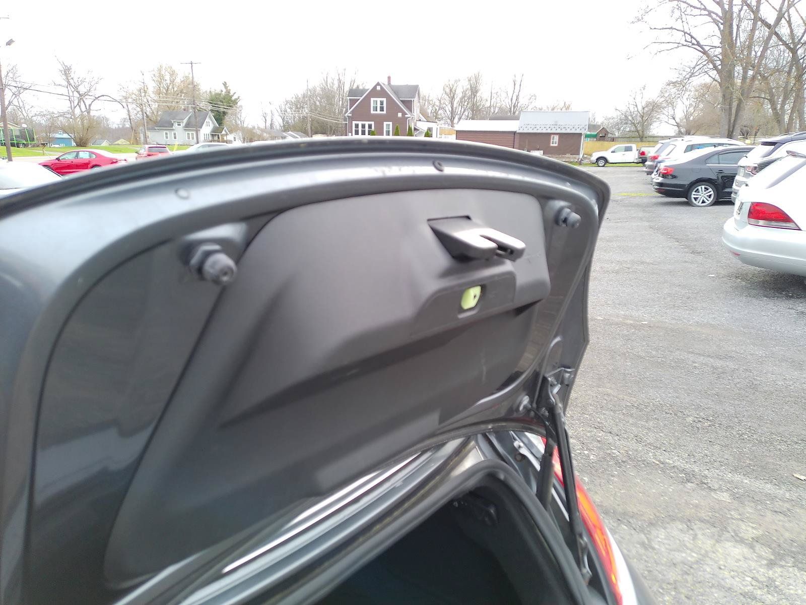 Used 2014 Volkswagen Beetle 2.5 FWD image 25