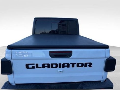 Used 2021 Jeep Gladiator Sport image 13