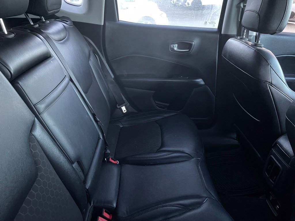 Used 2018 Jeep Compass Latitude w/ Popular Equipment Group FWD image 10