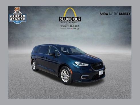 Used 2023 Chrysler Pacifica Touring-L image 1