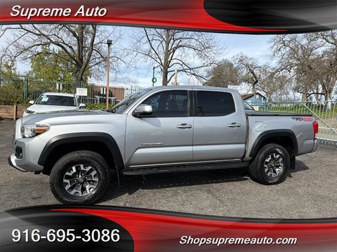 Used 2017 Toyota Tacoma TRD Off-Road w/ Premium & Technology Package AWD/4WD image 1
