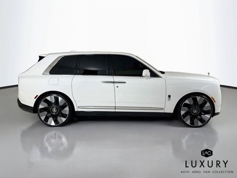 Used 2025 Rolls-Royce Cullinan AWD/4WD image 5