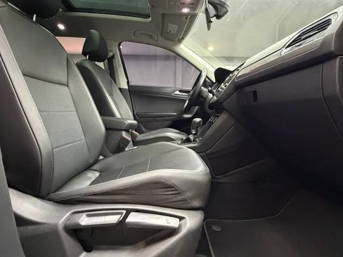 Used 2019 Volkswagen Tiguan SE w/ Panoramic Sunroof Package FWD image 37