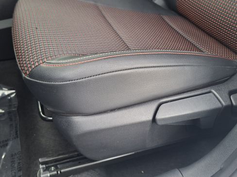 Certified 2025 Nissan Kicks SR FWD image 18
