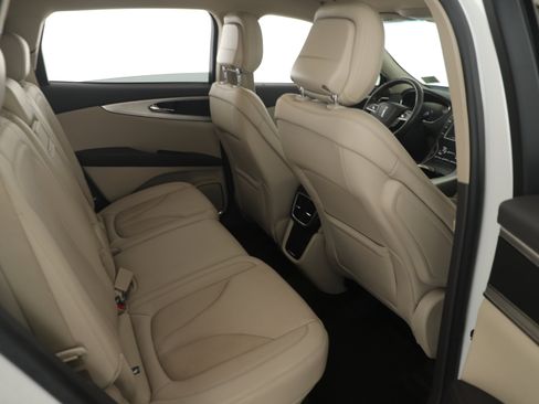 Used 2020 Lincoln Nautilus FWD w/ Equipment Group 101A image 24