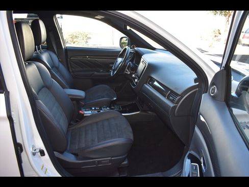 Used 2021 Mitsubishi Outlander GT image 33