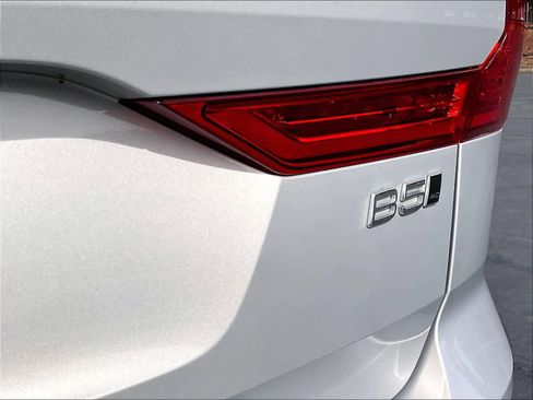 Used 2025 Volvo XC60 B5 Core image 10