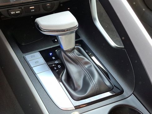 Certified 2025 Hyundai Elantra Sport image 14