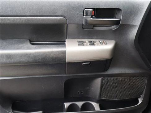 Used 2012 Toyota Tundra 4x4 CrewMax image 10