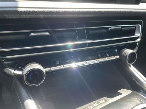 Used 2025 Chevrolet Traverse LT w/ LPO, Floor Liner Package FWD image 14