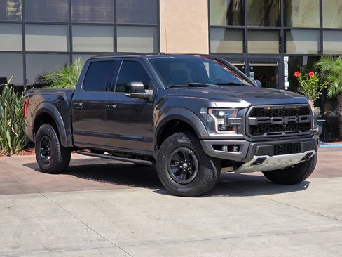 Used 2018 Ford F150 Raptor w/ Equipment Group 802A Luxury AWD/4WD image 3