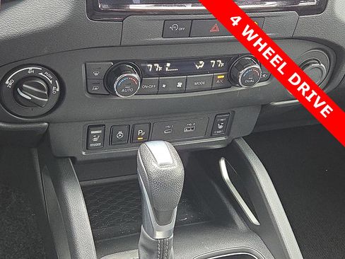 Used 2024 Nissan Frontier SL w/ Technology Package image 18
