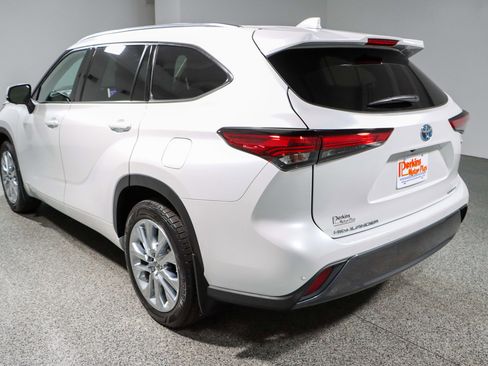 Used 2023 Toyota Highlander Limited AWD/4WD image 9