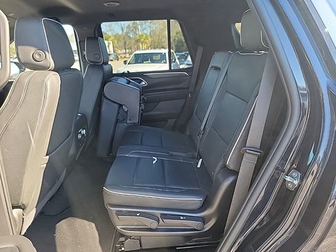 Used 2024 GMC Yukon SLT image 11