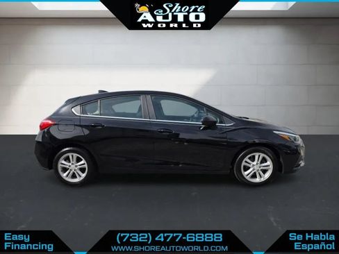 Used 2017 Chevrolet Cruze LT w/ Convenience Package FWD image 4