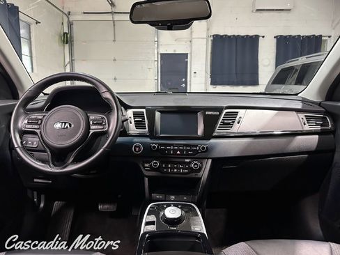 Used 2019 Kia Niro EX w/ Cold Weather Package 2.0 FWD image 19