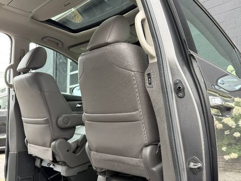 Used 2014 Honda Odyssey Touring Elite image 20