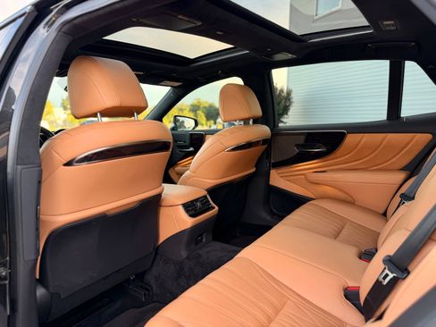 Used 2024 Lexus LS 500 w/ Interior Upgrade Package RWD image 27