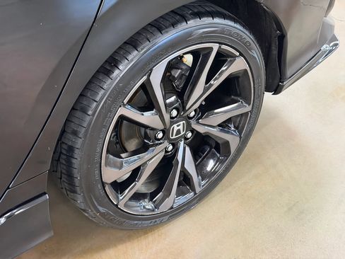 Used 2018 Honda Civic Sport image 12