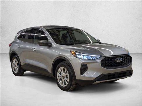 Used 2024 Ford Escape Active w/ Cold Weather Package image 3