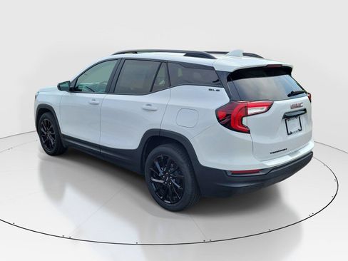 Used 2023 GMC Terrain SLE w/ Driver Convenience Package FWD image 3