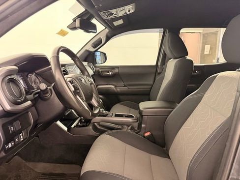 Used 2022 Toyota Tacoma TRD Off-Road AWD/4WD image 15